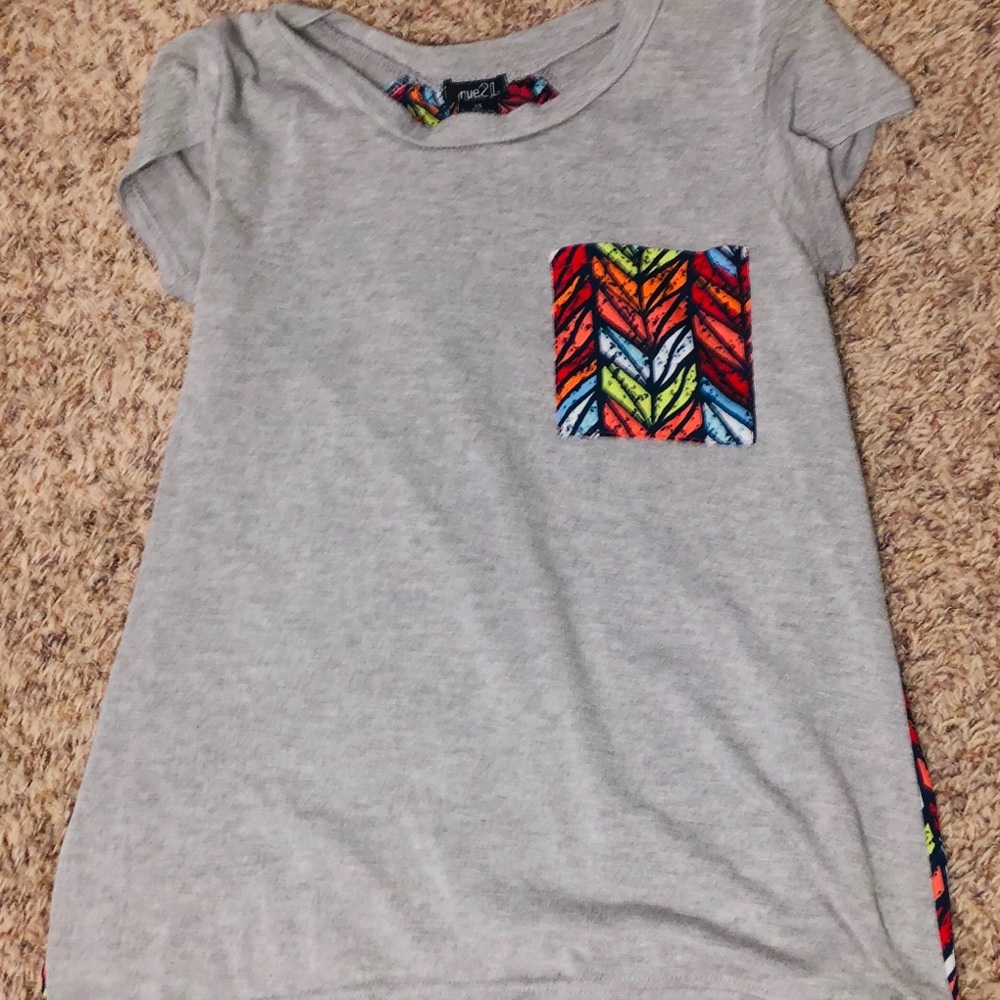 Multicolored pocketed T-shirt